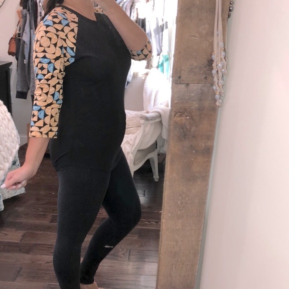 LulaRoe medium cozy Randy T-shirt - Picture 3 of 5